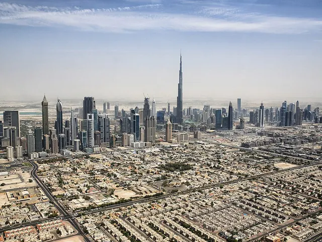 Dubai Skyline mit Burj Khalifa (18241030269)